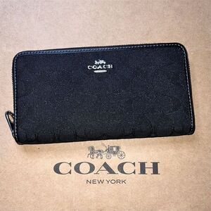 COACH Long Zip Around Wallet In Signature Jacquard CU150 AUTHENTIC